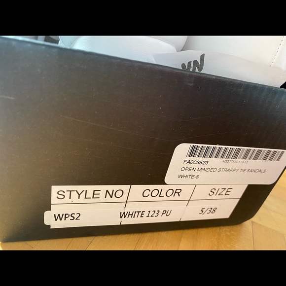 Open minded strappy Tie Sandals - Picture 2 of 2